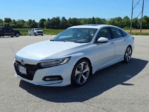 Used 2018 Honda Accord Touring image 3