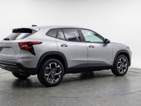 Used 2025 Chevrolet Trax LT image 9