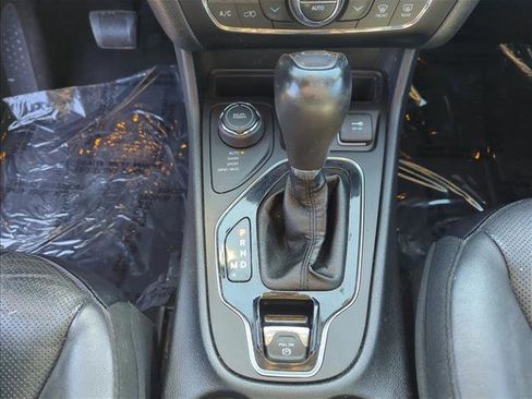 Used 2019 Jeep Cherokee Limited image 15