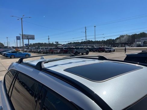 Used 2023 Toyota Highlander XSE image 2