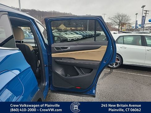 Certified 2025 Volkswagen Atlas Cross Sport SE image 45