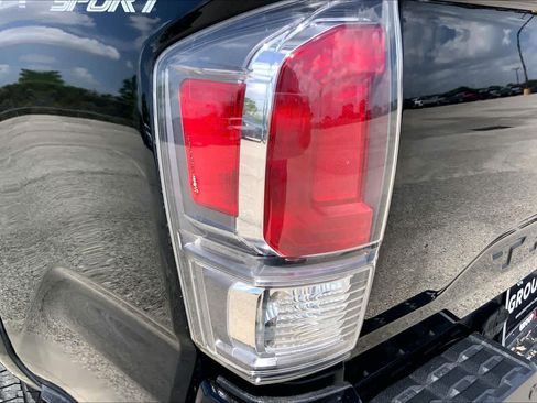 Used 2022 Toyota Tacoma TRD Sport w/ TRD Premium Sport Package AWD/4WD image 28