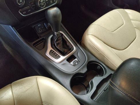 Used 2015 Jeep Cherokee Limited w/ Luxury Group image 26