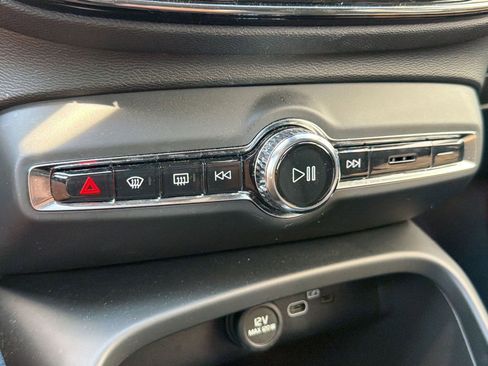 Certified 2023 Volvo XC40 Recharge Plus image 18