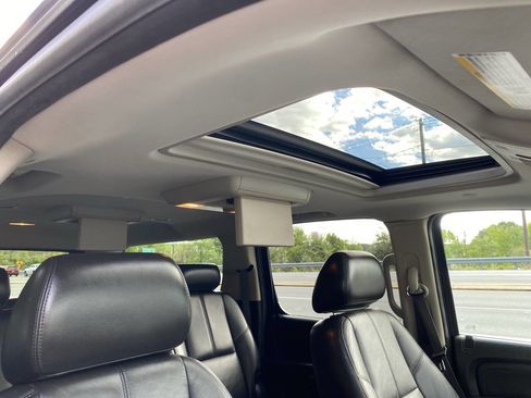 Used 2009 GMC Yukon XL Denali AWD/4WD image 25