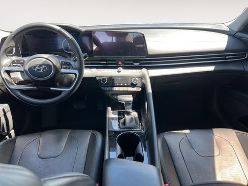 Used 2023 Hyundai Elantra Limited w/ Preferred Accessory Package FWD image 10