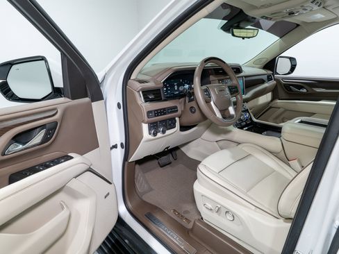 Used 2023 GMC Yukon XL Denali w/ Denali Reserve Package image 13