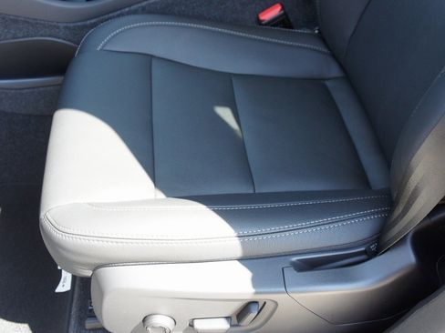 New 2025 Volvo XC40 B5 Core w/ Protection Package Premier image 21