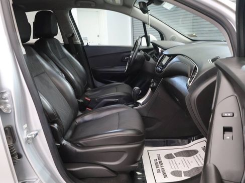 Used 2019 Chevrolet Trax LT w/ LT Convenience Package AWD/4WD image 17