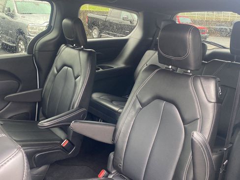 Certified 2025 Chrysler Pacifica Select image 10