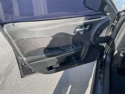 Used 2017 Dodge Charger SXT RWD image 11