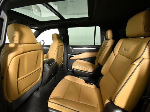 Used 2026 Cadillac Escalade ESV Luxury w/ LPO, Floor Liner Package image 24