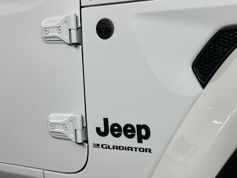 Certified 2024 Jeep Gladiator Sport image 13