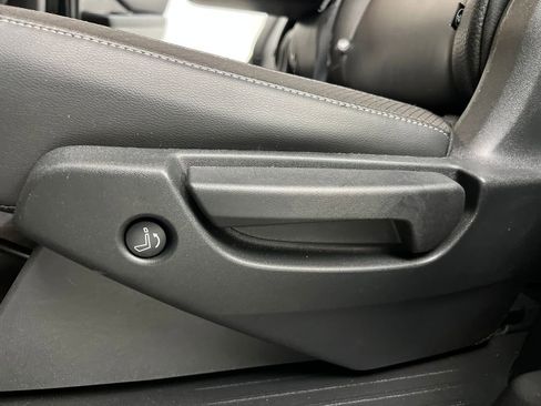 Used 2025 Nissan Pathfinder SL image 14