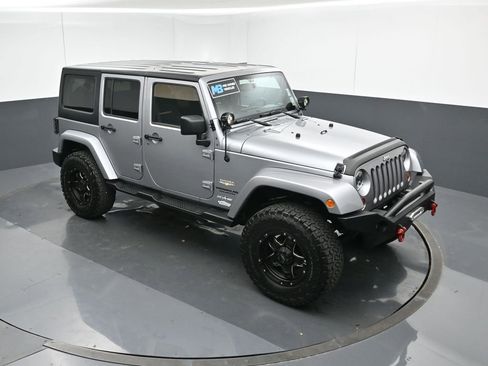 Used 2013 Jeep Wrangler Unlimited Sahara w/ Dual Top Group image 53