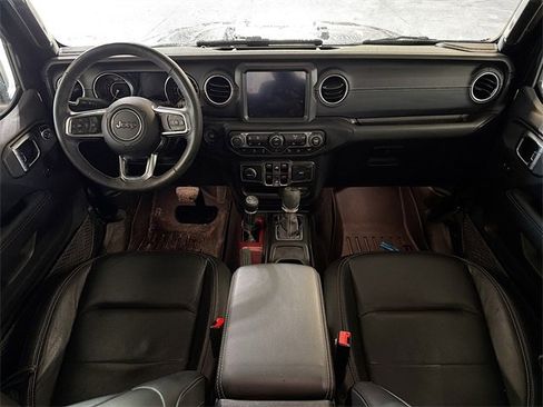 Used 2018 Jeep Wrangler Unlimited Sahara w/ Uconnect 4C Nav & Sound Group image 10