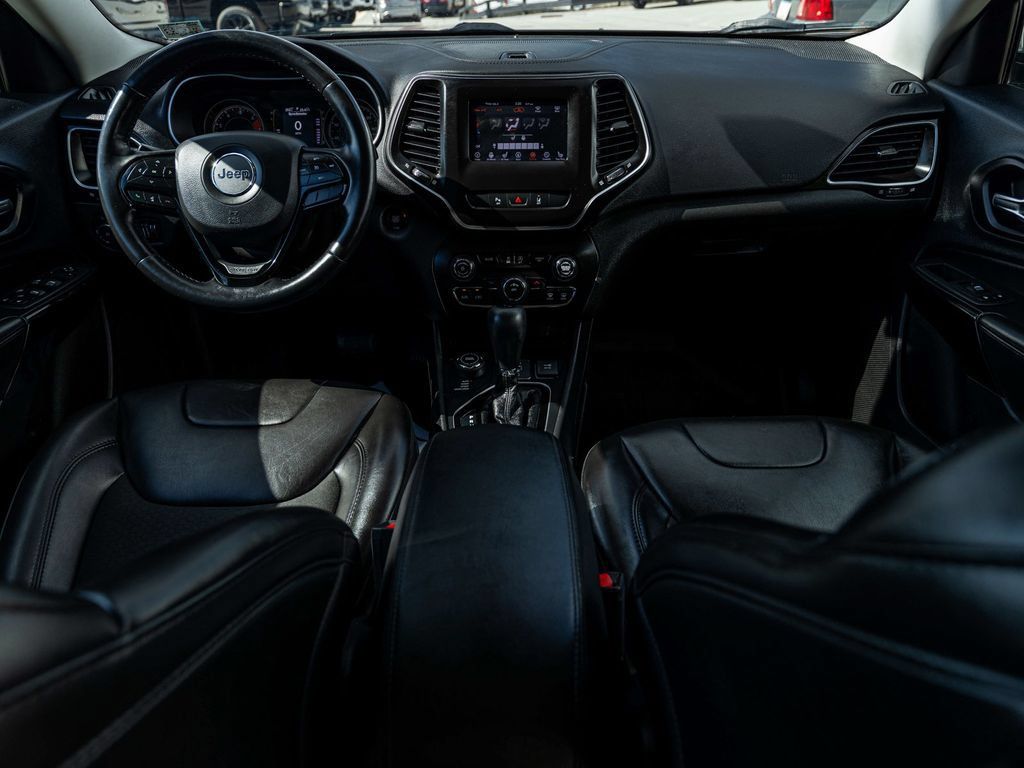 Used 2021 Jeep Cherokee Latitude Plus AWD/4WD image 31