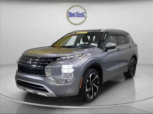 Used 2022 Mitsubishi Outlander SEL image 1