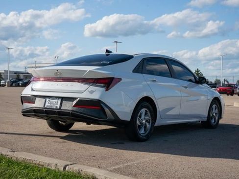 Used 2024 Hyundai Elantra SE FWD image 7