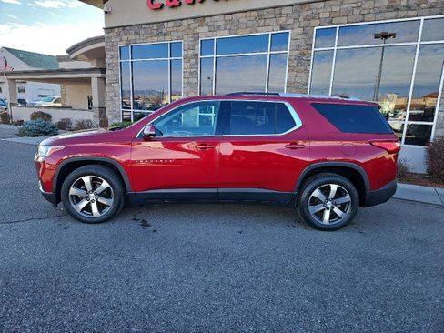Used 2018 Chevrolet Traverse LT image 2