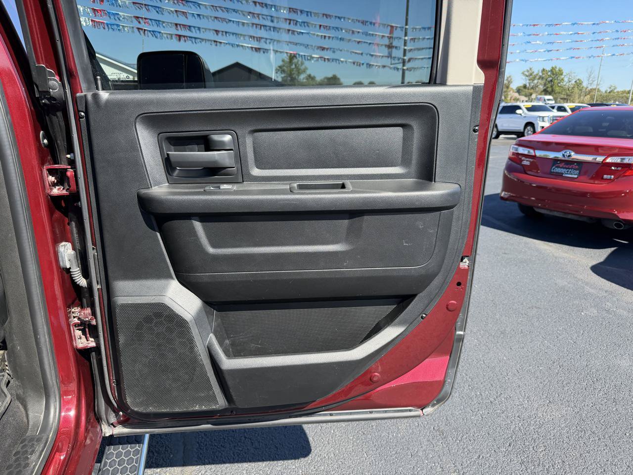 Used 2018 RAM 2500 Tradesman w/ Chrome Appearance Group AWD/4WD image 18