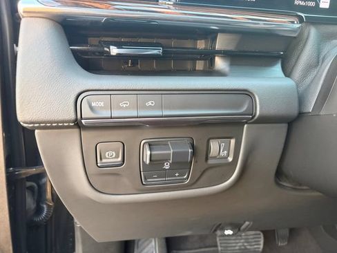 Used 2024 Cadillac Escalade Premium Luxury w/ Performance Package RWD image 5