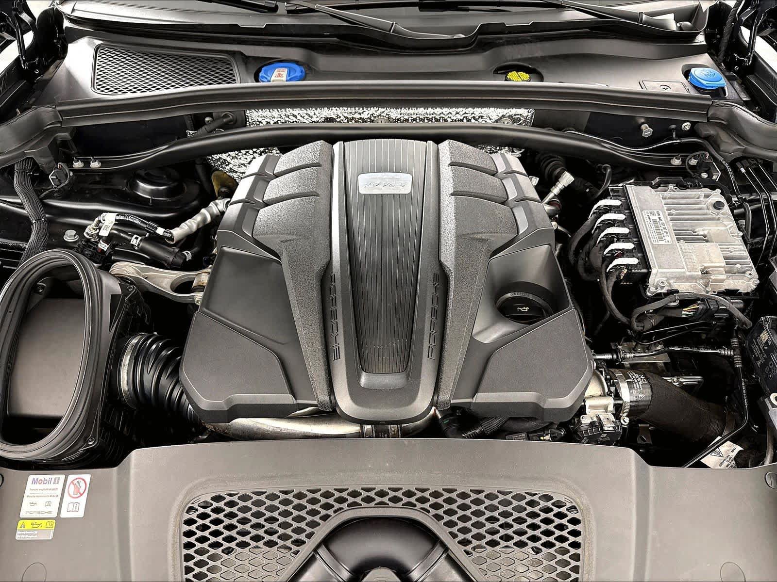 Certified 2023 Porsche Macan S AWD/4WD image 30