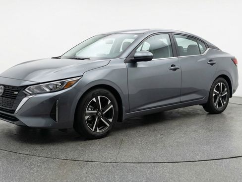 Used 2025 Nissan Sentra SV image 3
