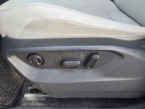 Used 2020 Volkswagen Tiguan SEL image 16