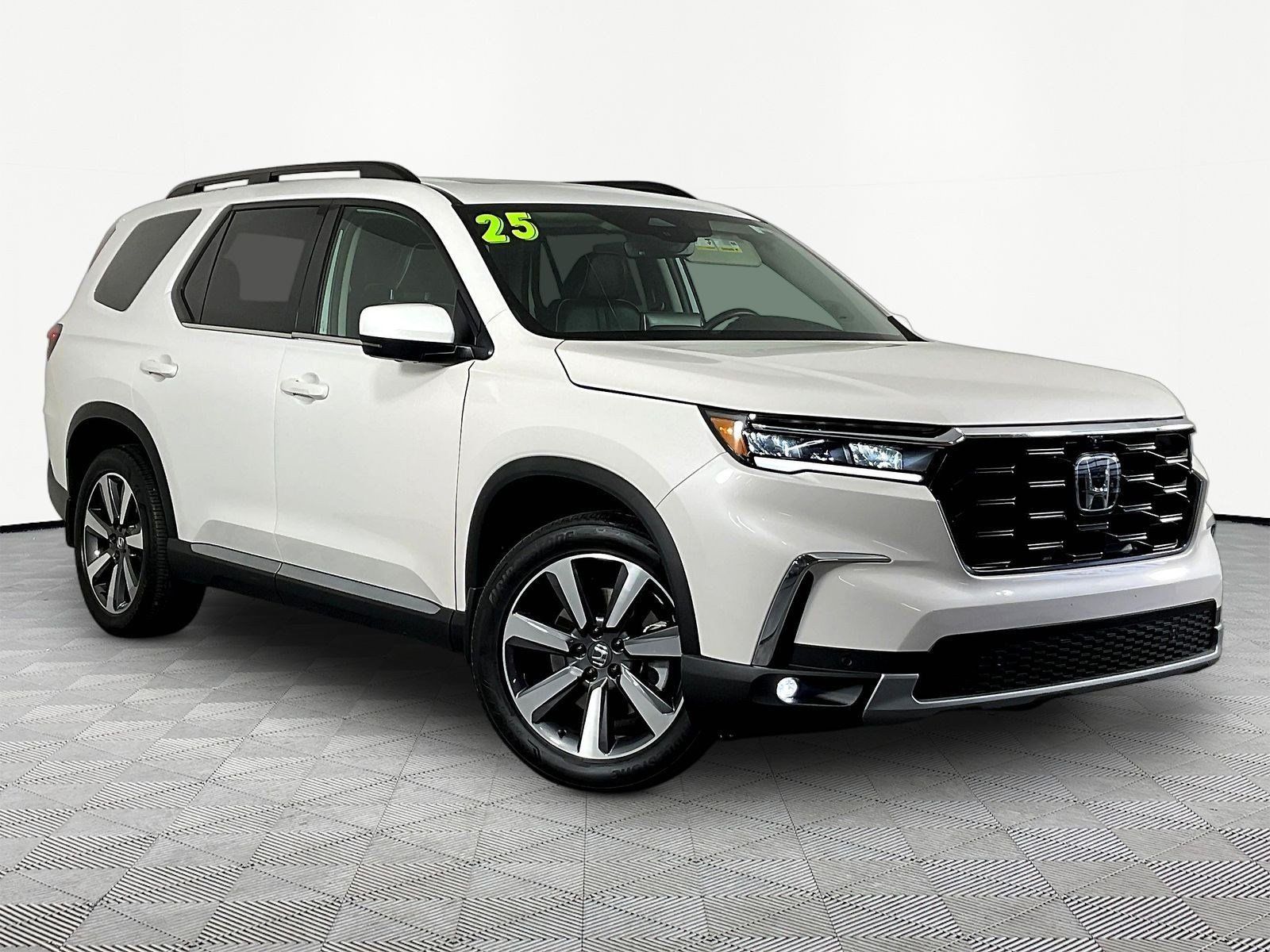 Used 2025 Honda Pilot Elite image 11