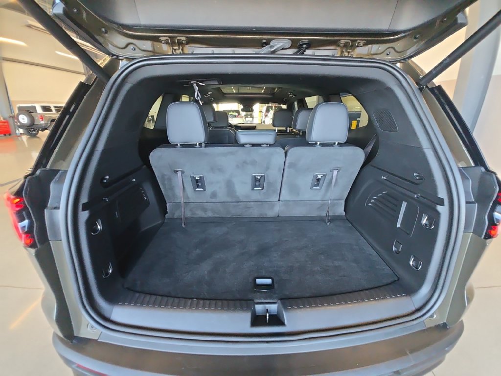 Certified 2024 GMC Acadia AT4 w/ LPO, Floor Liner Package AWD/4WD image 29