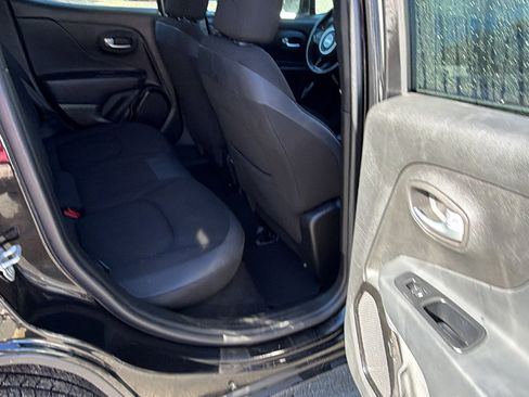 Used 2018 Jeep Renegade Altitude w/ UConnect 8.4 Nav Group image 21