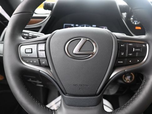 Used 2023 Lexus ES 250 w/ Premium Package AWD/4WD image 30
