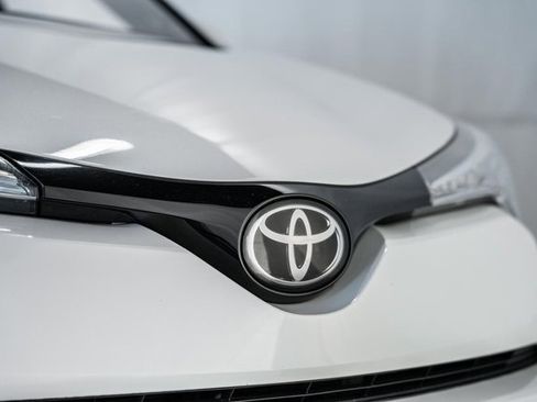 Used 2018 Toyota C-HR XLE image 9