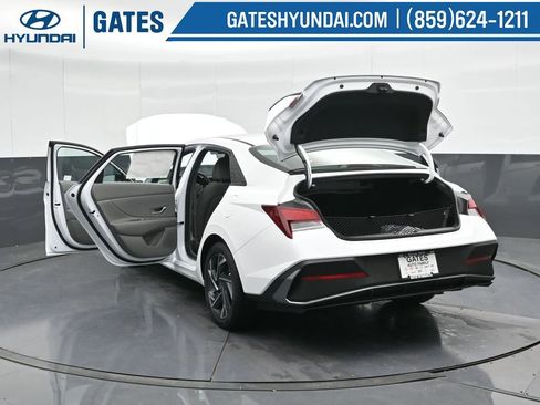 Used 2025 Hyundai Elantra Sport image 52