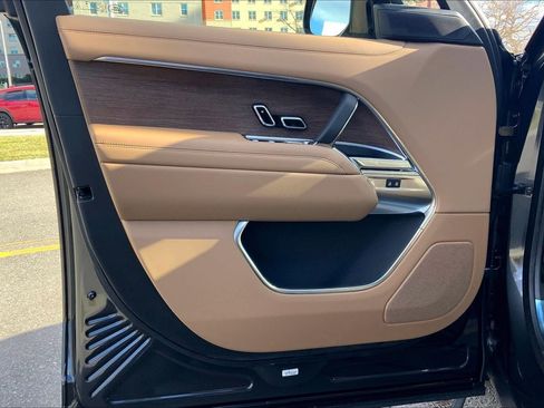 New 2026 Land Rover Range Rover Long Wheelbase SE image 10