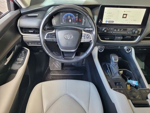 Certified 2024 Toyota Grand Highlander AWD image 19