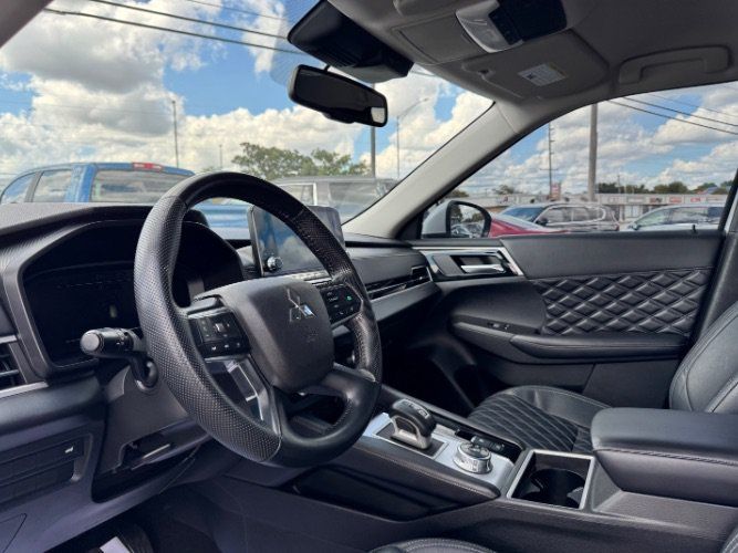 Used 2023 Mitsubishi Outlander SEL FWD image 16