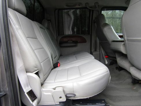 Used 2005 Ford F250 Lariat image 35