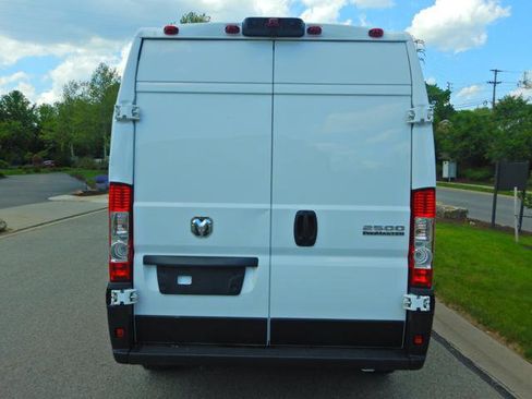 Used 2024 RAM ProMaster 2500 w/ Convenience Group FWD image 7