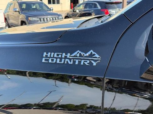 Used 2021 Chevrolet Suburban High Country w/ Premium Package 2 RWD image 12
