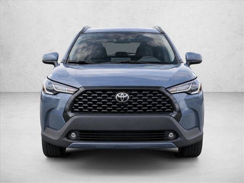 Used 2025 Toyota Corolla Cross LE FWD image 2