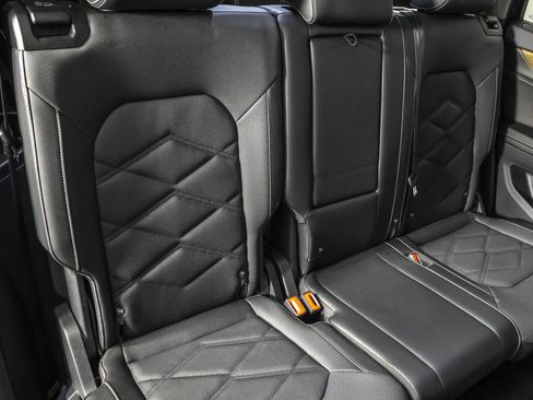 Used 2025 Volkswagen Atlas SE w/ Black Wheel Package image 42