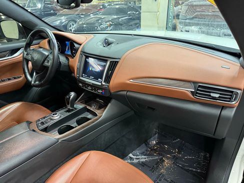 Used 2018 Maserati Levante Sport Utility 4D image 16