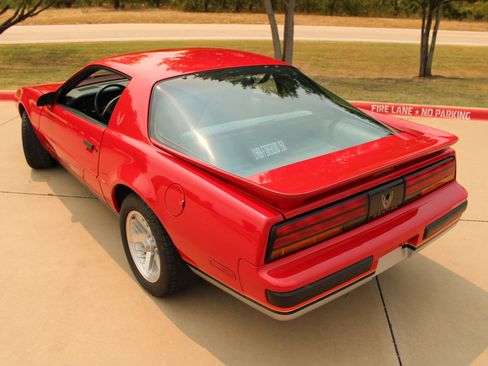 Used 1988 Pontiac Firebird Formula RWD image 8