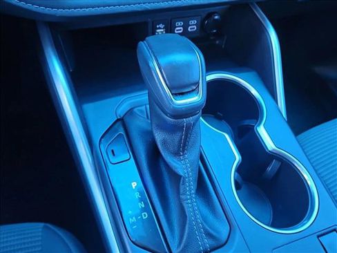 Used 2025 Toyota Highlander LE FWD image 12