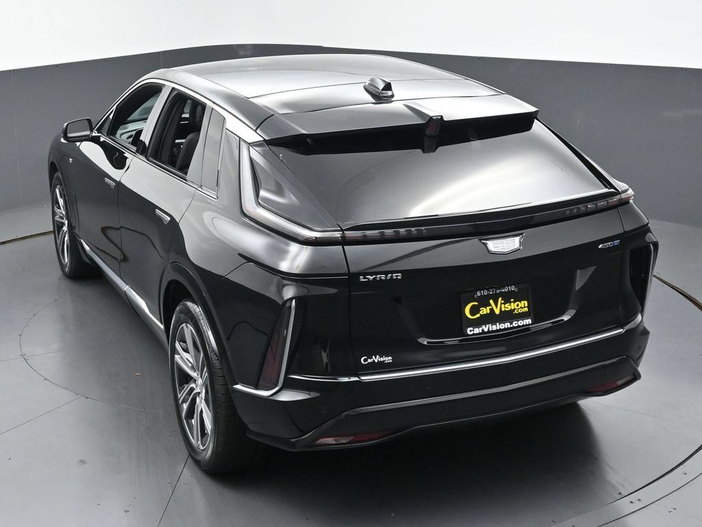 Used 2024 Cadillac Lyriq Luxury RWD image 3