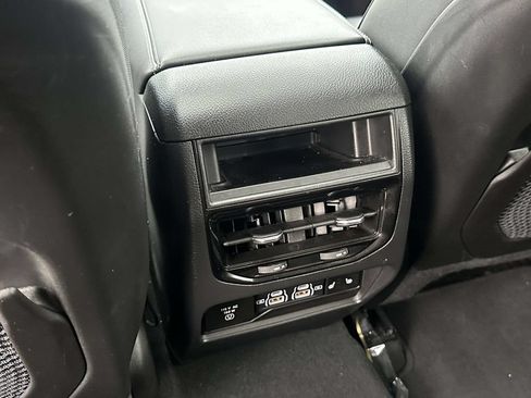 Used 2023 Jeep Grand Cherokee Limited w/ Black Appearance Package AWD/4WD image 12