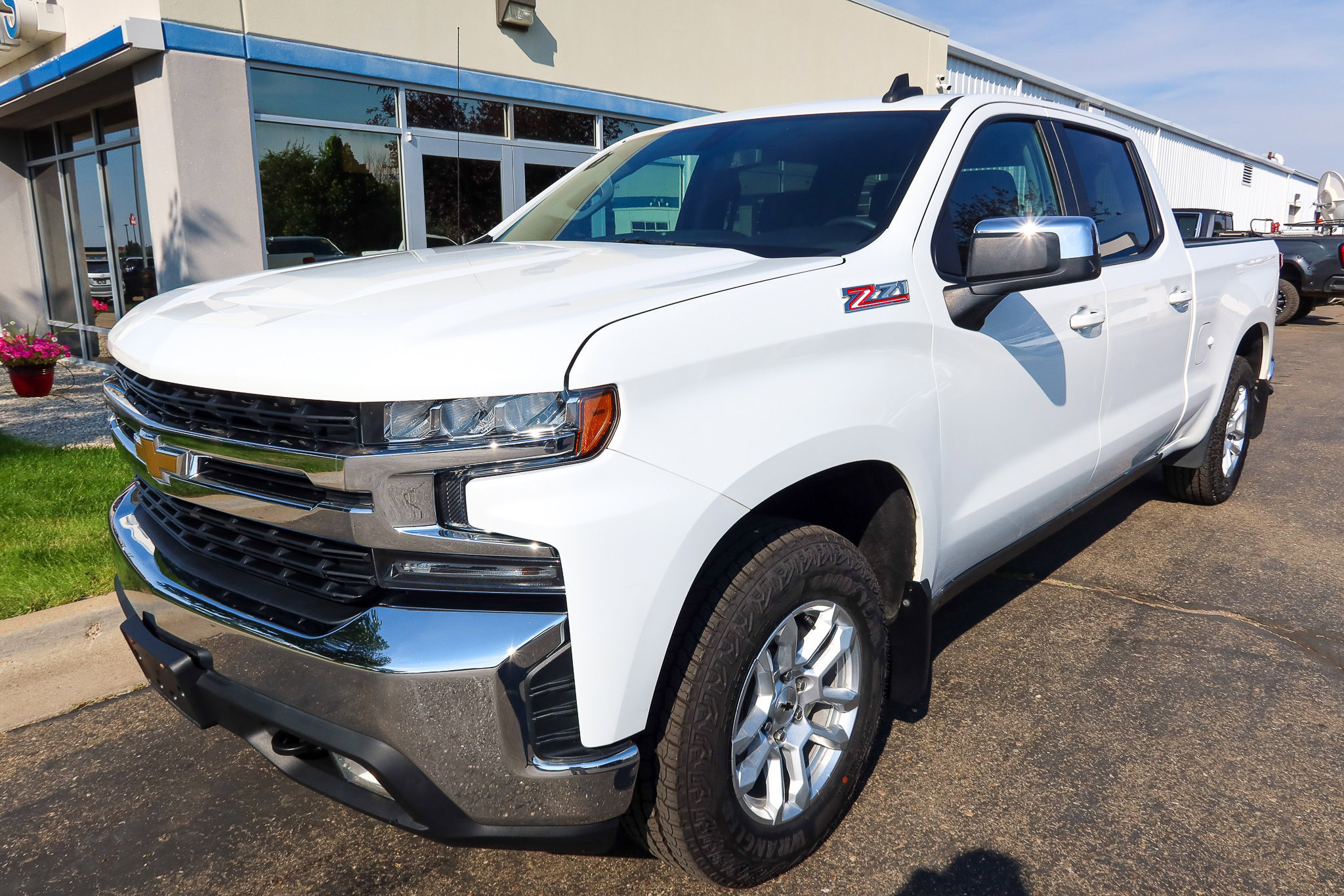 Used 2020 Chevrolet Silverado 1500 LT w/ True North Edition AWD/4WD image 2