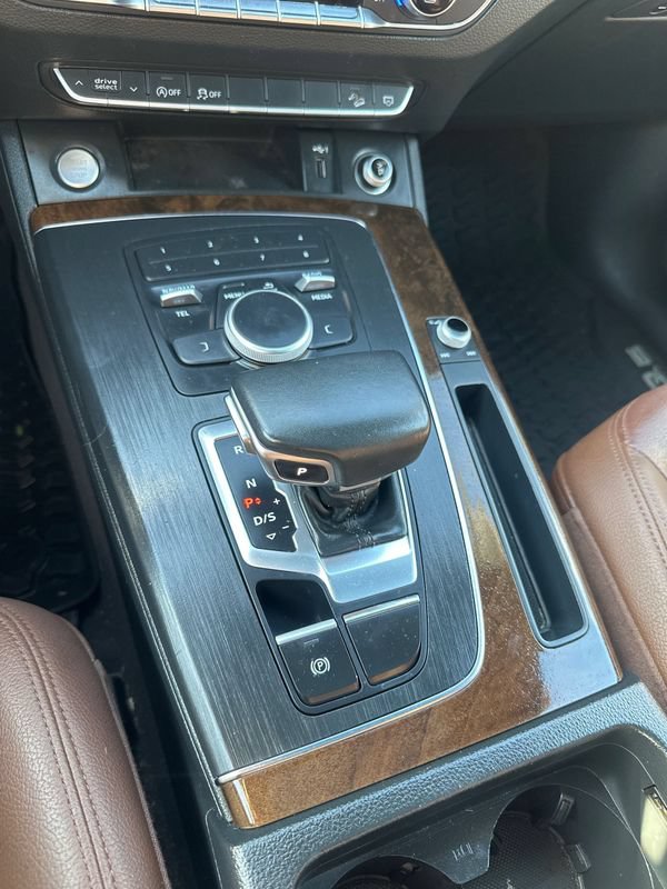 Used 2019 Audi Q5 2.0T Premium w/ Convenience Package AWD/4WD image 24